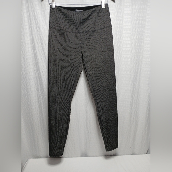 Lysse New York Highrise Tummy Control Compression Ladies Leggings. Size M - Picture 2 of 10